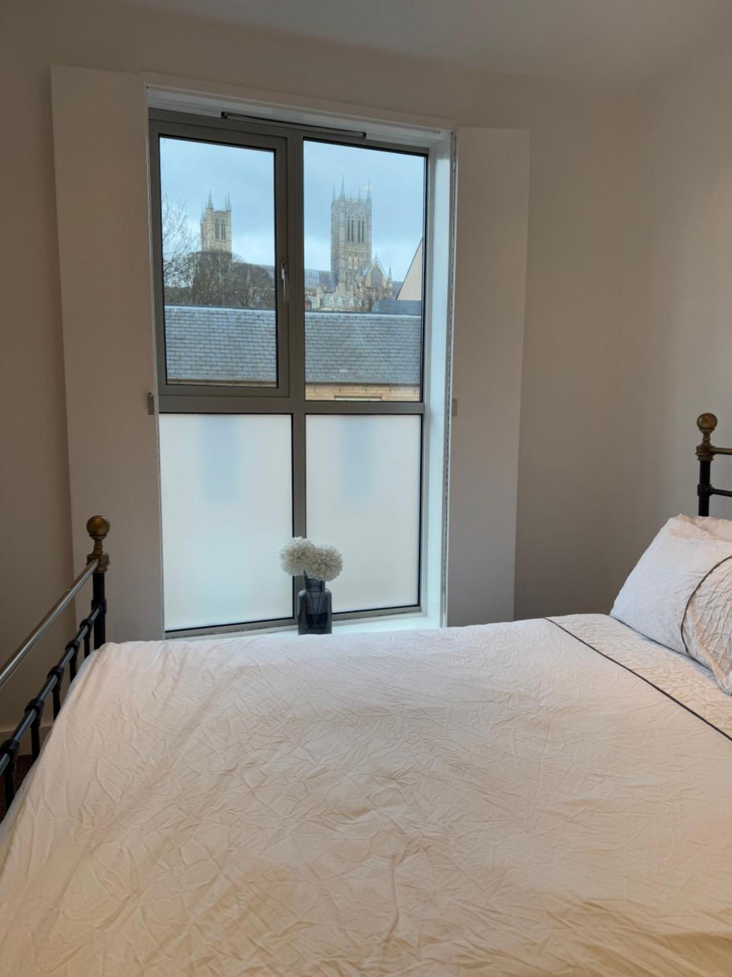 Central, Modern And Peaceful, Lovely Cathedral Views, Two-Bed Apartment With 40" Smart Tv & Free Onsite Parking Lincoln Exterior foto